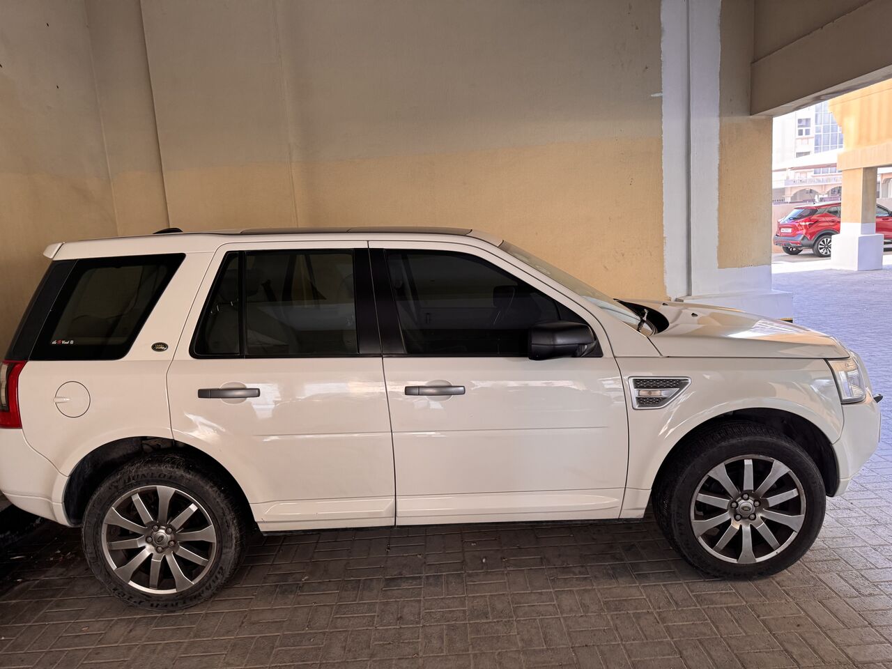 Mahooz, Vehicles, Cars & Trucks , BHD 2700,  Land Rover LR2,  2010,  Automatic,  97000 KM,    Model 97000KM