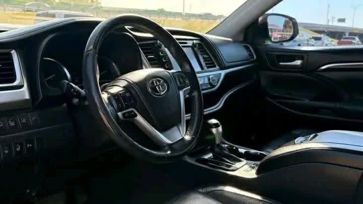 Dammam, Items Wanted, 2014 Toyota Highlander Limited Platinum V6 AWD
