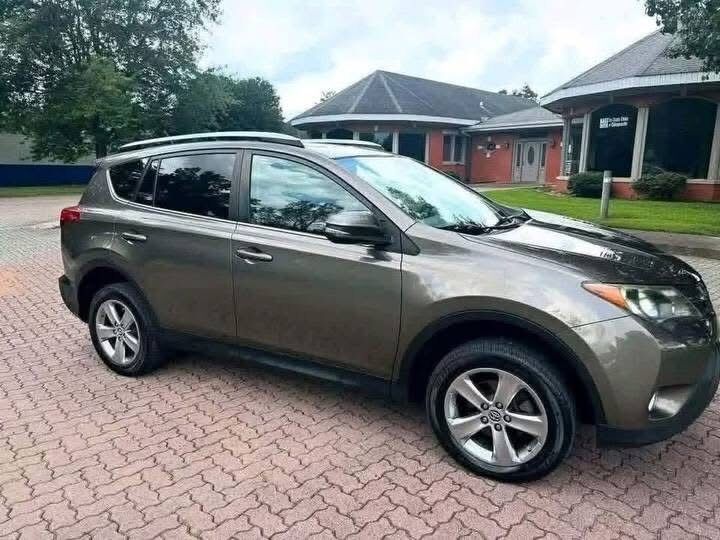 Al Qaryah Al Bahriyah, Items Wanted, 10,000 SAR 2015 Toyota RAV4 XLE SUV
