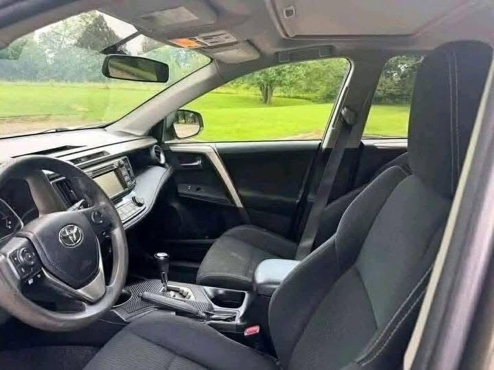 Al Qaryah Al Bahriyah, Items Wanted, 10,000 SAR 2015 Toyota RAV4 XLE SUV