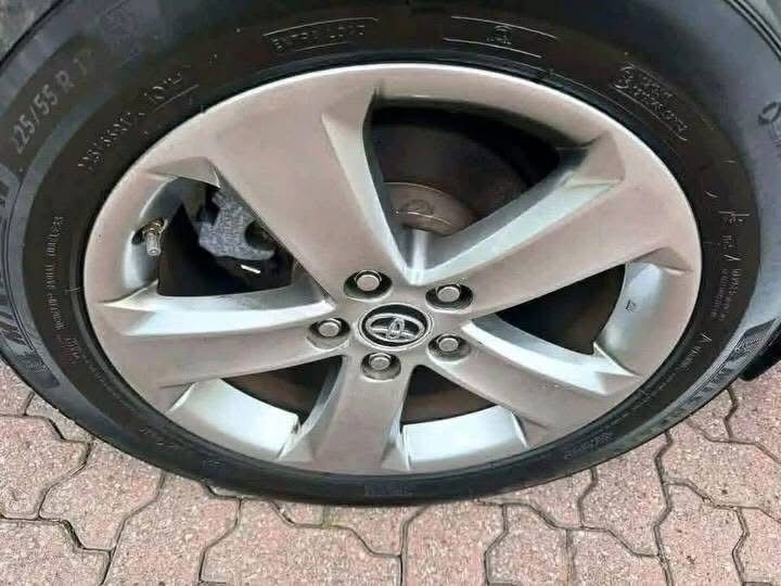 Al Qaryah Al Bahriyah, Items Wanted, 10,000 SAR 2015 Toyota RAV4 XLE SUV