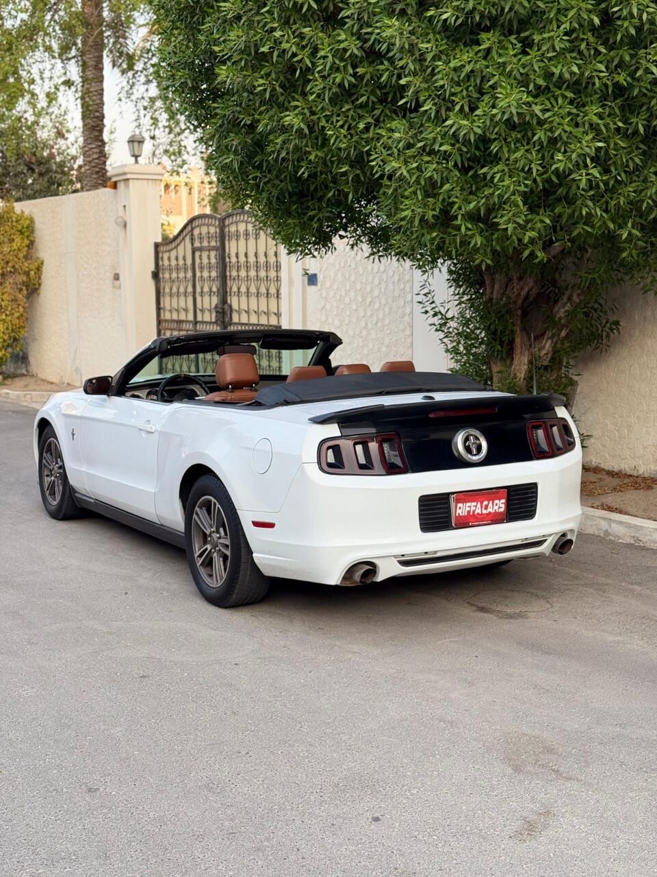 Manama, Vehicles, Cars & Trucks , BHD 1950,  Ford Mustang,  2012,  Automatic,  126000 KM,   CONVERTIBLE