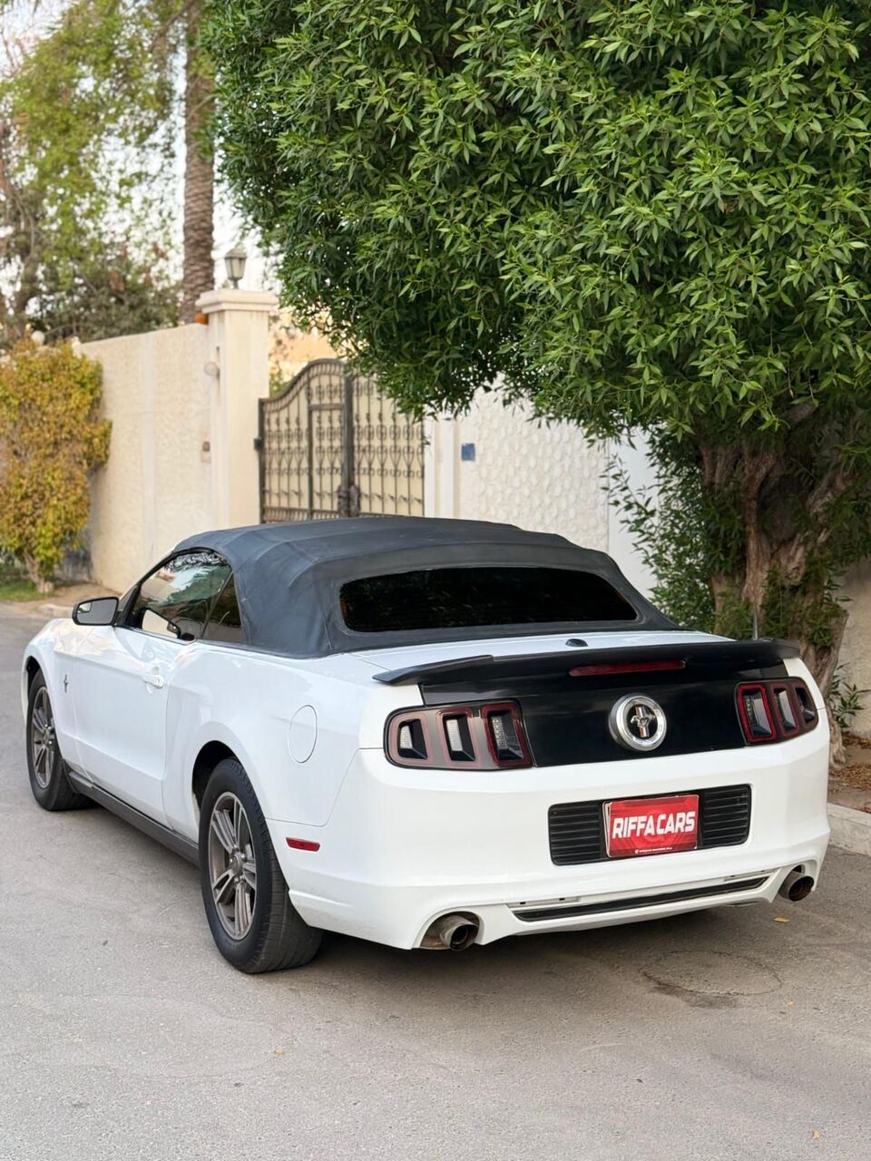 Manama, Vehicles, Cars & Trucks , BHD 1950,  Ford Mustang,  2012,  Automatic,  126000 KM,   CONVERTIBLE