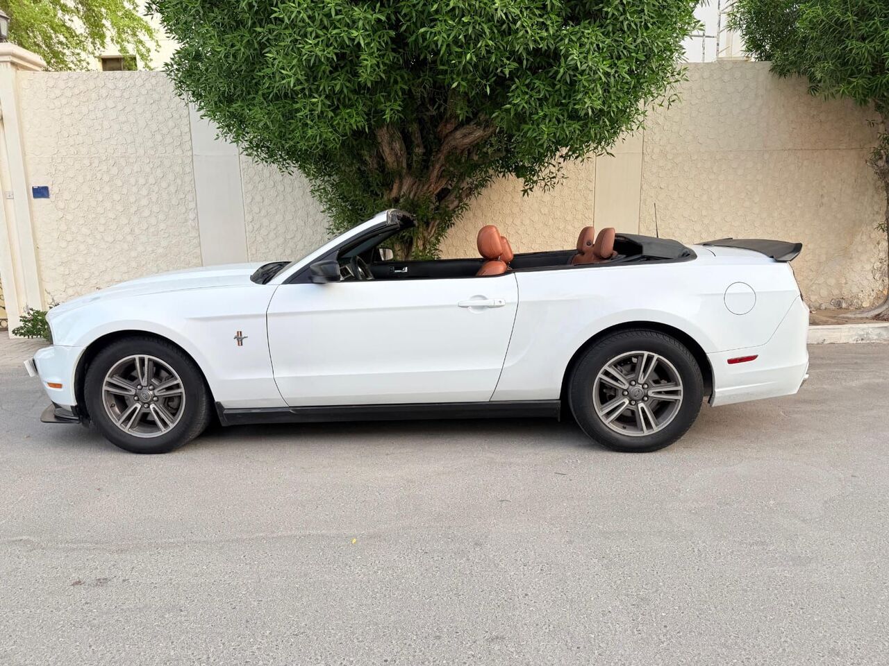 Manama, Vehicles, Cars & Trucks , BHD 1950,  Ford Mustang,  2012,  Automatic,  126000 KM,   CONVERTIBLE