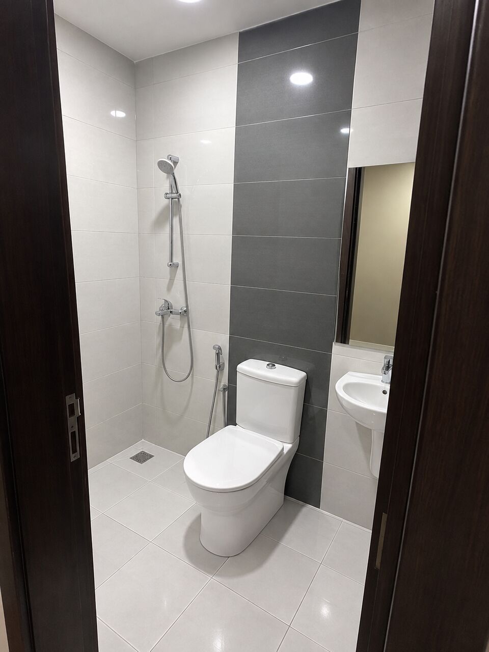 Juffair, Apartments, Flats, Houses & Villas, BHD 80/month,  Room For Rent With Attached Bathroom 🚽