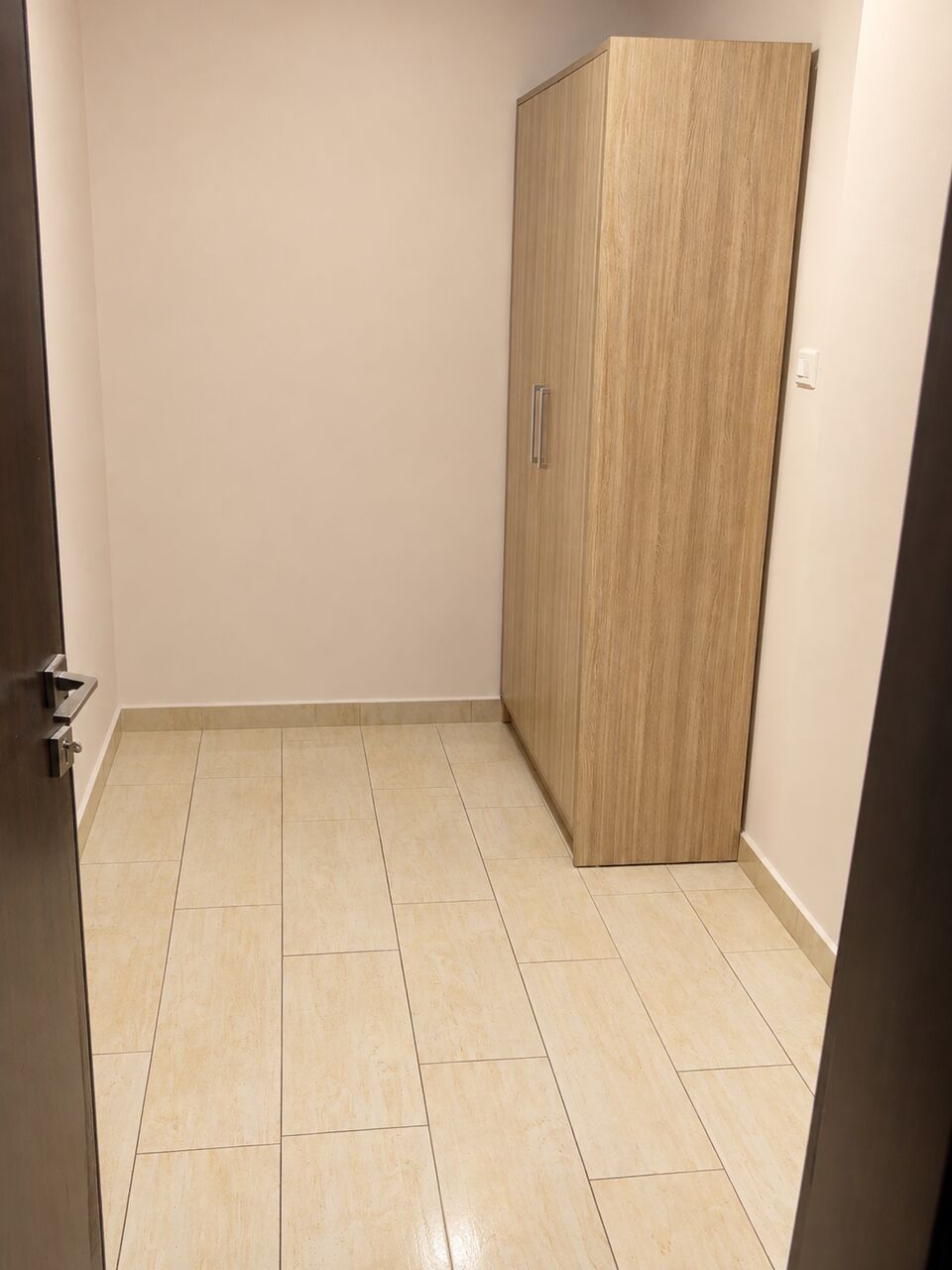 Juffair, Apartments, Flats, Houses & Villas, BHD 80/month,  Room For Rent With Attached Bathroom 🚽