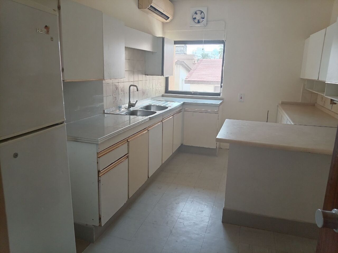 Adliya, Apartments, Flats, Houses & Villas, BHD 300/year,  3 BR,  Semi Furnished 3 Bedroom 2 Bathroom With Ewa Flat For Rent In : Adliya