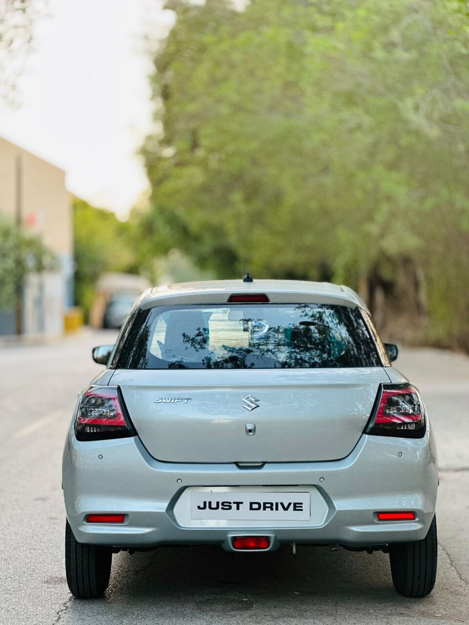 Segaya, Vehicles, Cars & Trucks , BHD 4650,  Suzuki Swift,  2025,  Automatic,  1400 KM,   HATCHBACK  MODEL VERY LOW MILEAGE STILL UNDER WARRANTY 35400768 ,33665080