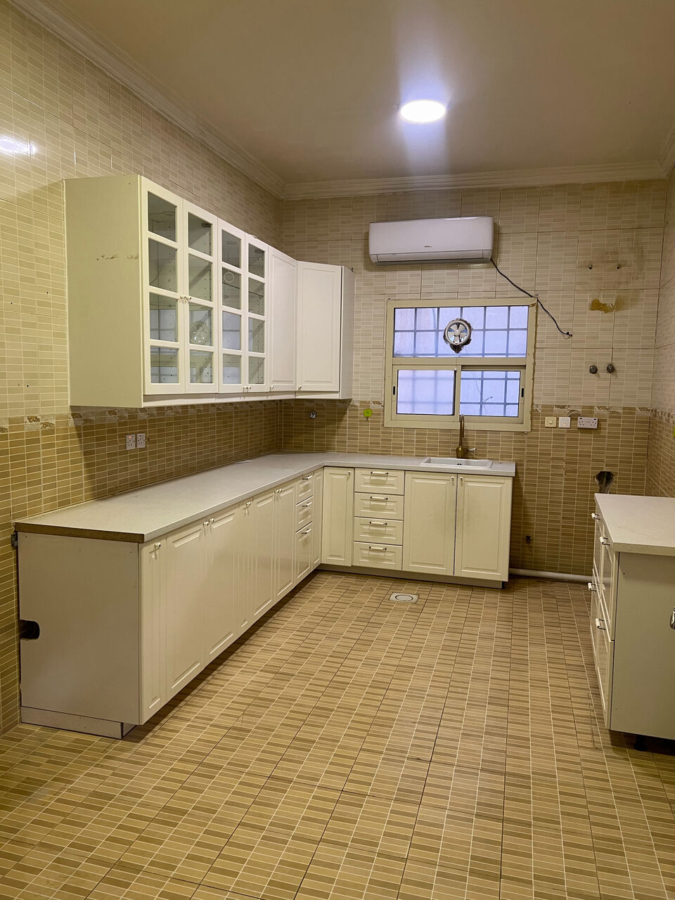 Riyadh, Apartments, Flats, Houses & Villas, SAR 44000/year,  3 BR,  3-Bedroom Family Apartment For Rent In Al Munsiyah &ndash; Water & Gas Included
