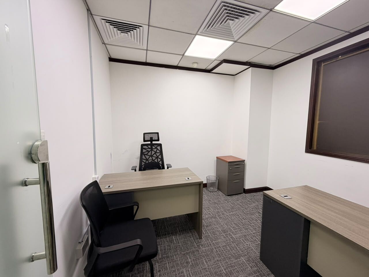 Dubai, Offices, AED 24000,  100 Sq. Feet,  FULLY FURNISHED OFFICE FOR RENT &ndash; AED 24,000/YEAR!