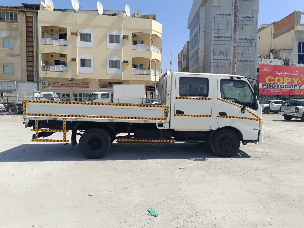 Umm Al Hassam, Vehicles, Cars & Trucks , BHD 3600,  Hino 2 Cabin 6 Wheel,  2016,  Manual,  117500 KM,  Low Mileage, Full Cover Insurance, Clean Condition, Urgent Sale !