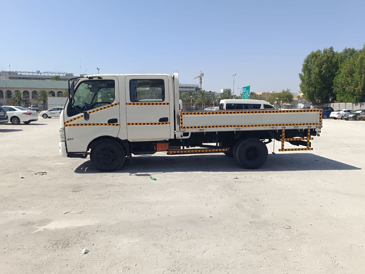 Umm Al Hassam, Vehicles, Cars & Trucks , BHD 3600,  Hino 2 Cabin 6 Wheel,  2016,  Manual,  117500 KM,  Low Mileage, Full Cover Insurance, Clean Condition, Urgent Sale !
