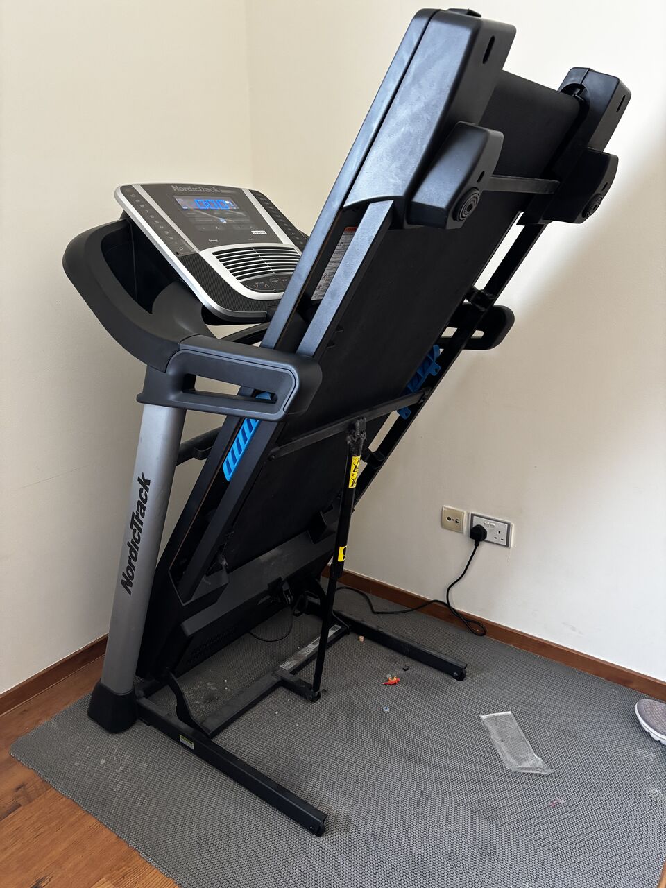 Manama, Health & Beauty Items, BHD 180,  NordiTrack Threadmill S25i