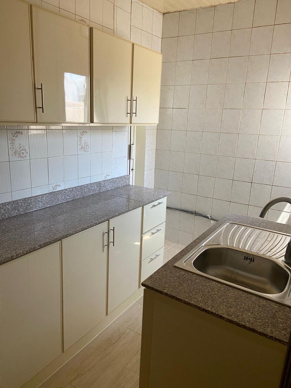 Busaiteen, Apartments, Flats, Houses & Villas, BHD 200/month,  3 BR,  Flat For Rent