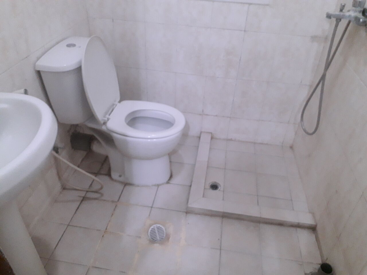 Gudaibiya, Apartments, Flats, Houses & Villas, BHD 150/month,  1 BR,  90 Sq. Meter,  1 Bhk Roof Top Unfurnished Flat Available In Gudaibiya Call Aleena