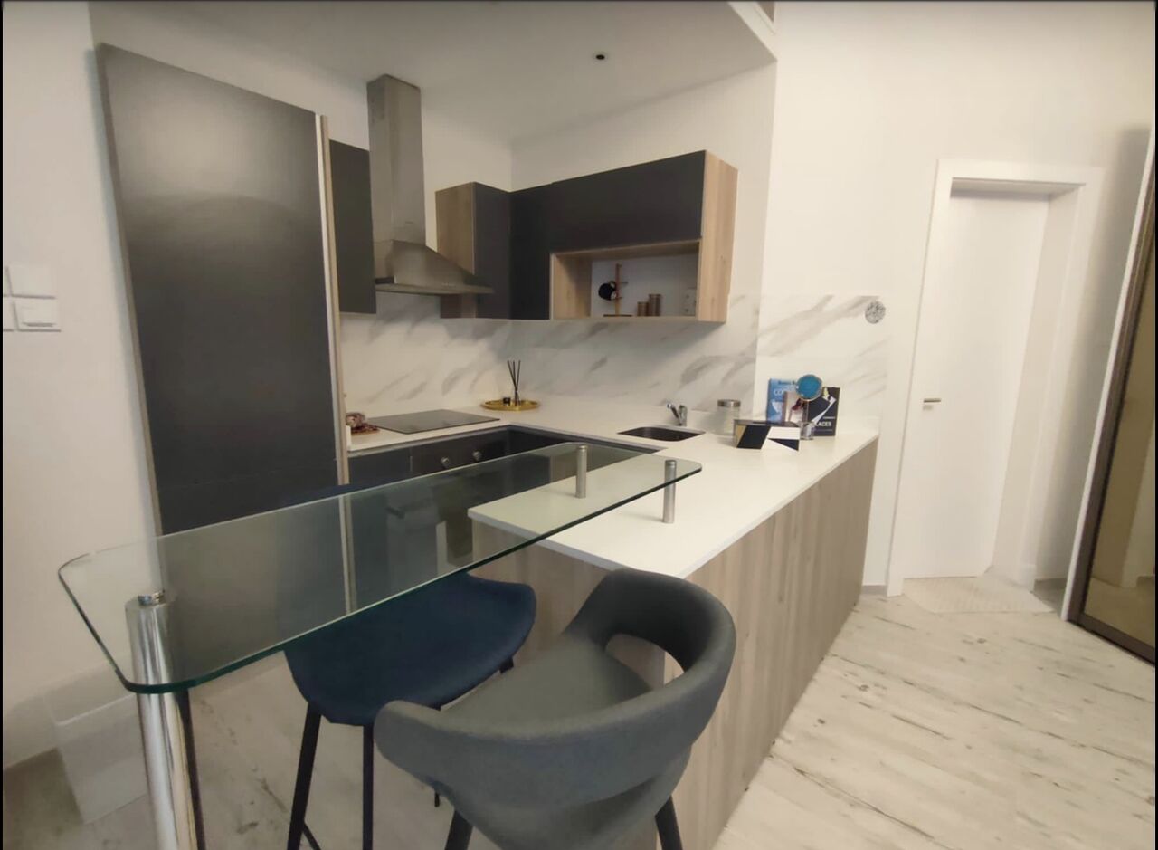 Manama, Apartments, Flats, Houses & Villas, BHD 260/month,  Furnished,  Studio,  For Rent: Studio Apartment In Seef Area.