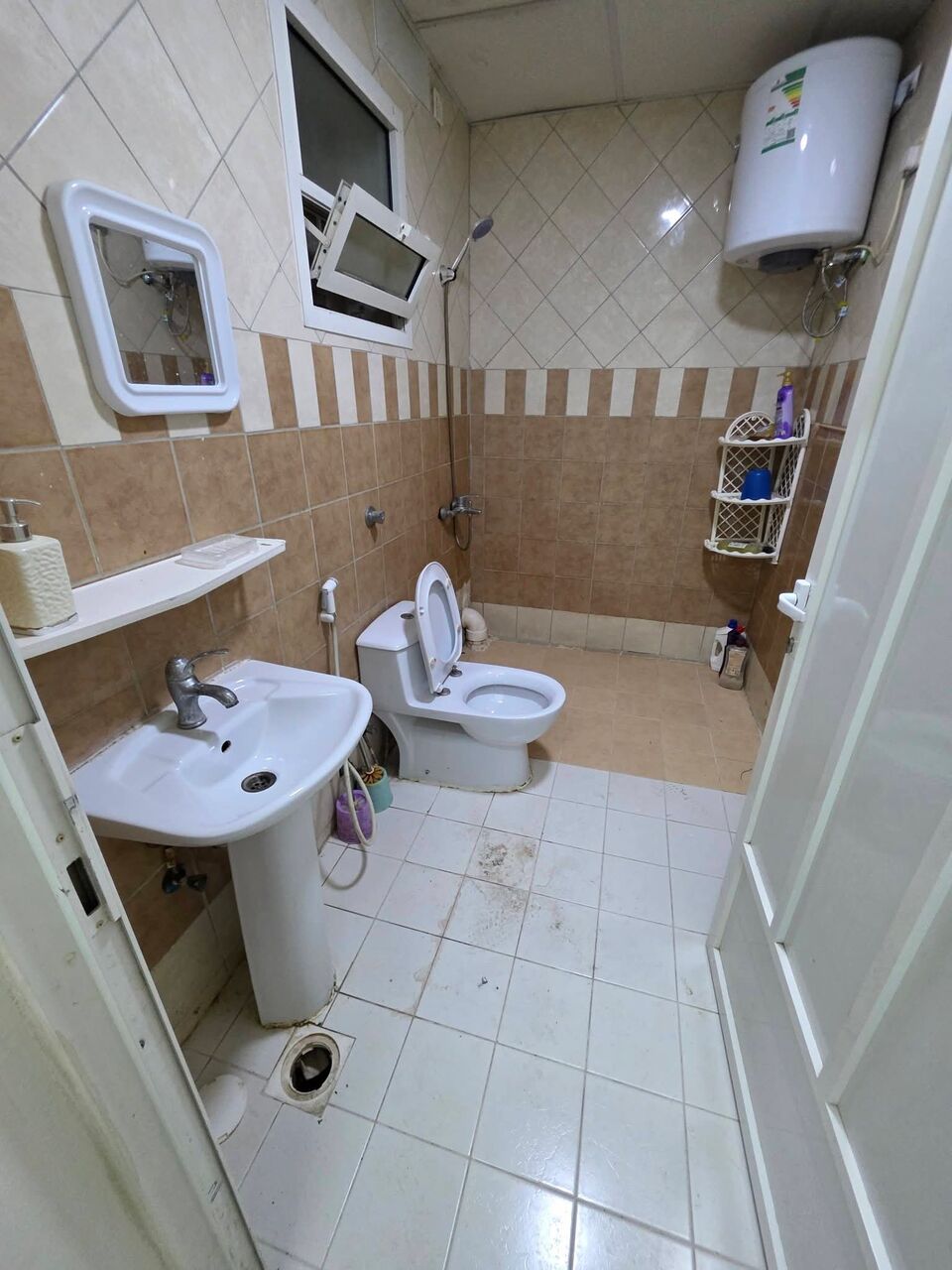Thuqbah, Apartments, Flats, Houses & Villas, 2 BR,  FAMILY APARTMENT FOR RENT Layout: 2 Bedrooms + Living Room + Bathroom + Kitchen🏢 Ground F