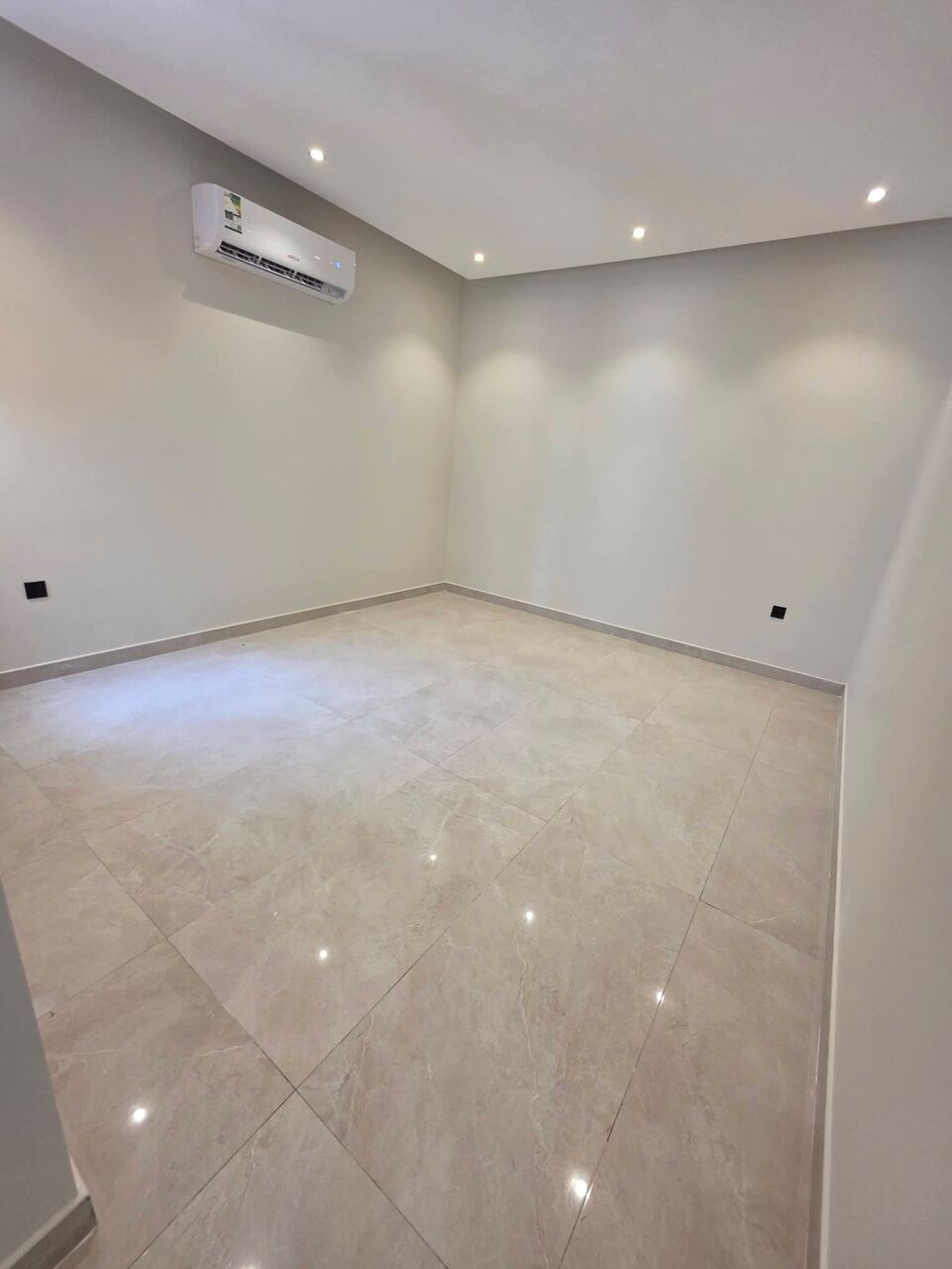 Khobar, Apartments, Flats, Houses & Villas, 2 BR,  BRAND-NEW FAMILY APARTMENTS FOR RENT  Layout: 2 Bedrooms + Living Room 2Bathrooms Kitchen