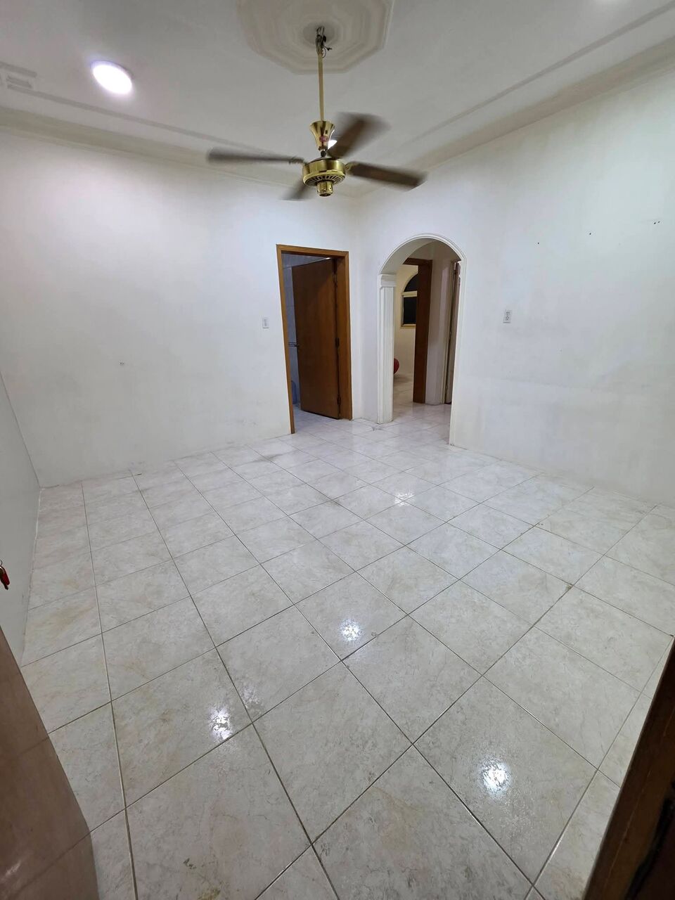 Thuqbah, Apartments, Flats, Houses & Villas, 2 BR,  FAMILY APARTMENT FOR RENT Layout: 2 Bedrooms + Living Room🚿 1 Bathroom 🍳 Kitchen