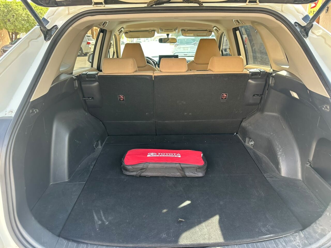 Riyadh, Vehicles, Cars & Trucks , SAR 77000,  Toyota RAV4 4WD,  2022,  Automatic,  152000 KM,   Toyota Rav4 For Sales (original Paint) 4WD 1st Owner
