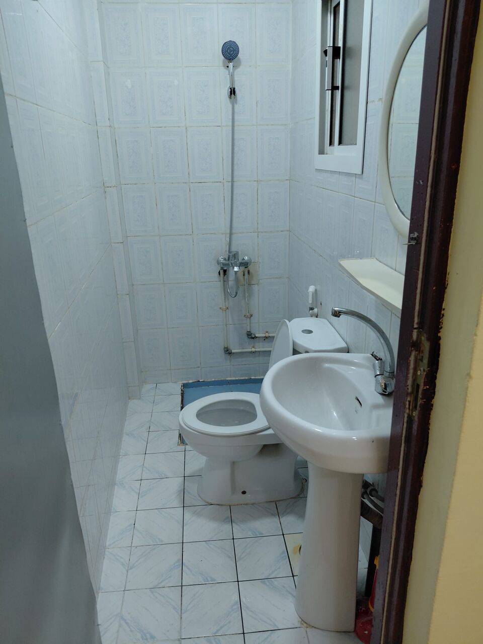 Gudaibiya, Apartments, Flats, Houses & Villas, BHD 190/month,  2 BR,  2 Bedroom Unfurnished Flat For Rent With Ewa