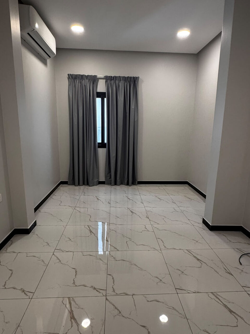 Zinj, Apartments, Flats, Houses & Villas, BHD 300/month,  2 BR,  2bhk Spacious Semi Furnished Flat In Zinj 300bd With Ewa