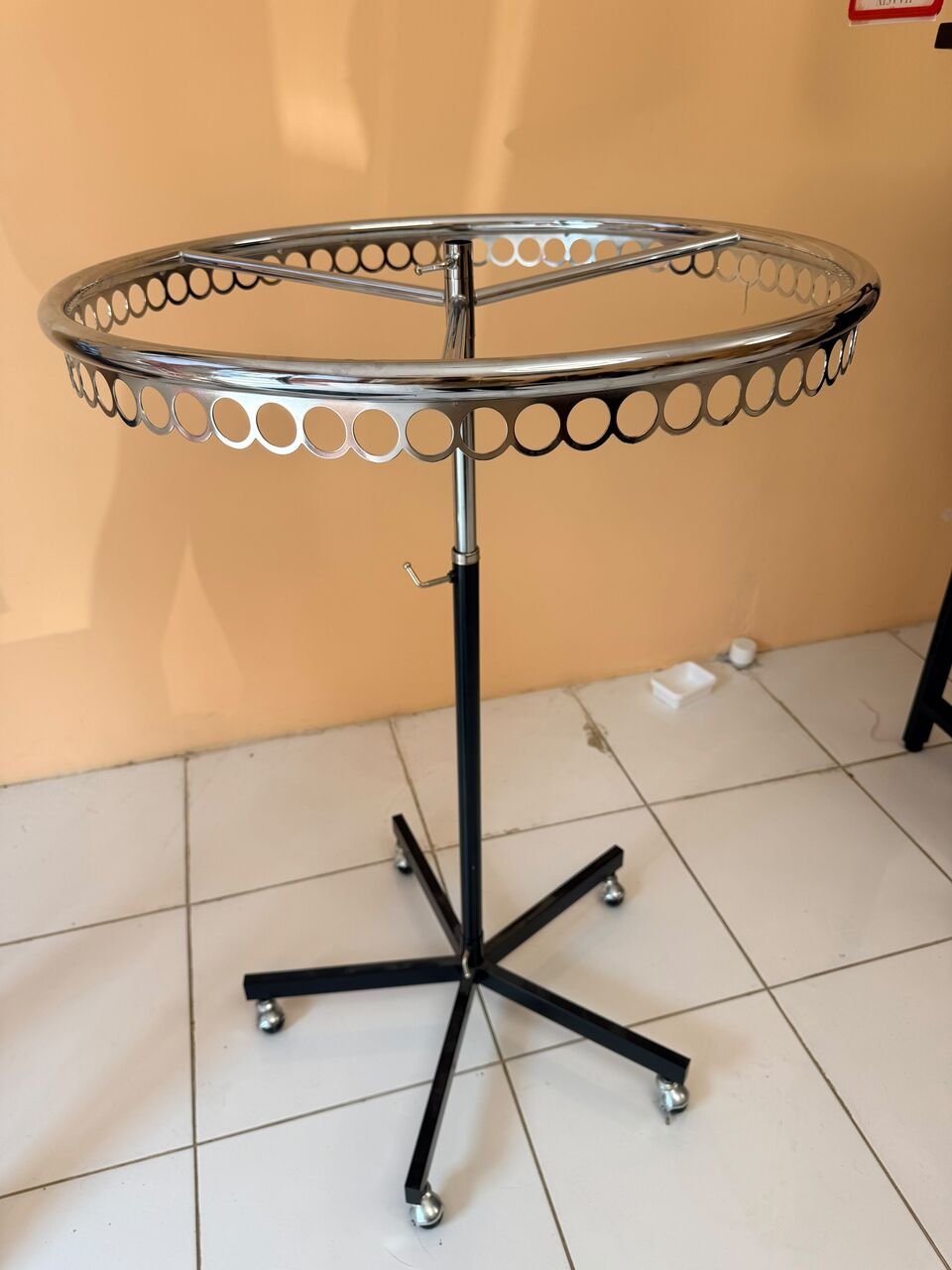 Jeddah, Furniture, SAR 180,  ELEGANT ROTATING DISPLAY STAND FOR SALE