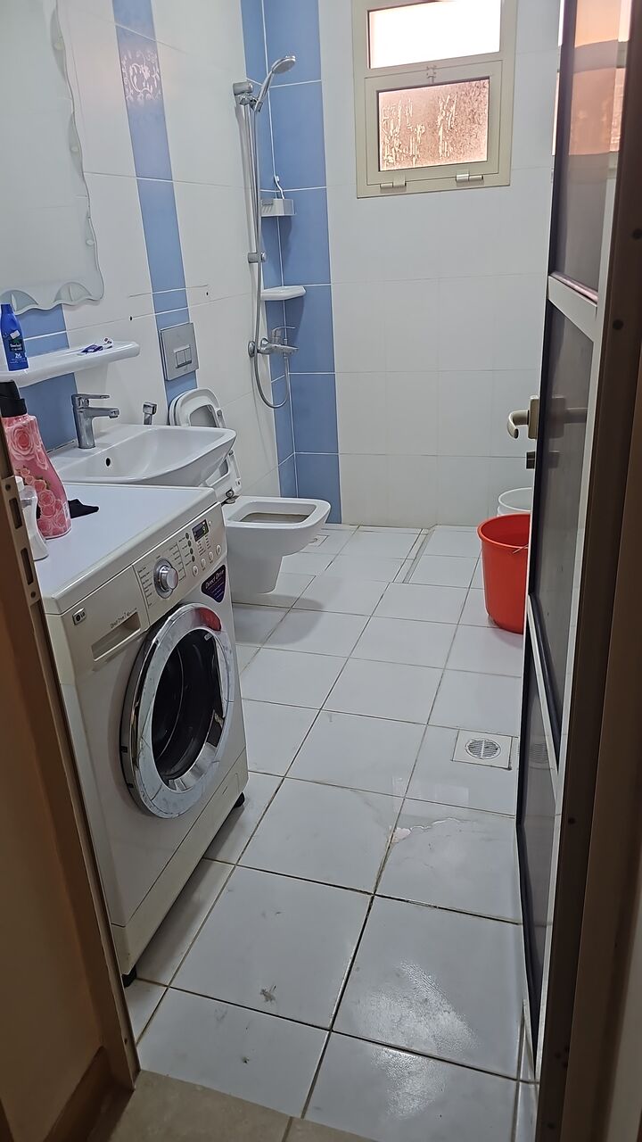 Zinj, Apartments, Flats, Houses & Villas, BHD 140/month,  2 BR,  Flat For Sharing In Zinj Near Alkindi Hospital