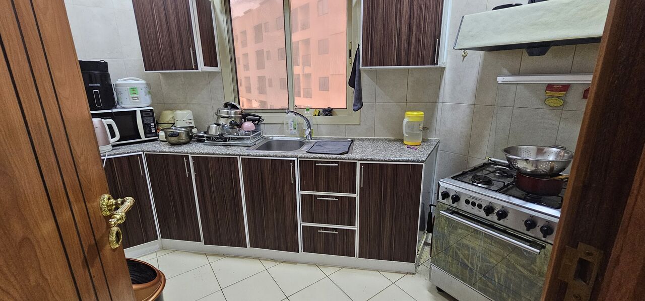 Zinj, Apartments, Flats, Houses & Villas, BHD 140/month,  2 BR,  Flat For Sharing In Zinj Near Alkindi Hospital