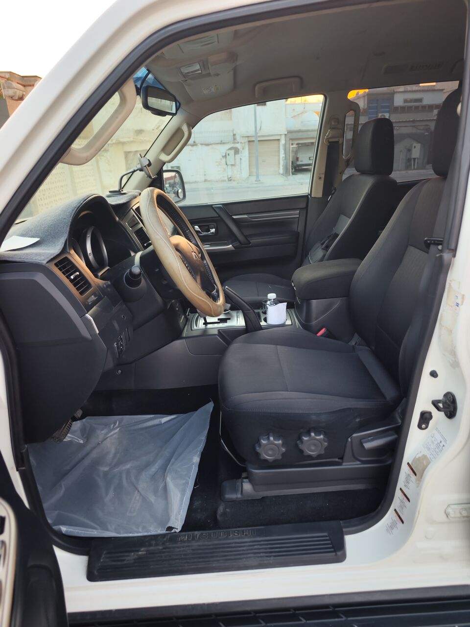 Dhahran, Vehicles, Cars & Trucks , SAR 55000,  Mitsubishi Pajero,  2017,  Automatic,  140000 KM,