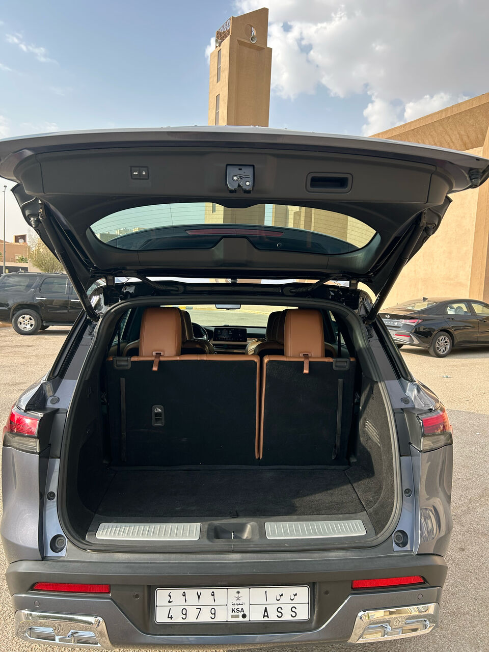 Riyadh, Vehicles, Cars & Trucks , SAR 130000,  Infiniti QX60,  2022,  Automatic,  128000 KM,