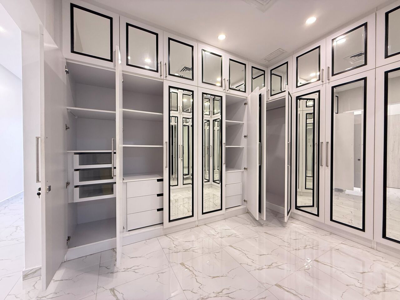 Kuwait City, Apartments, Flats, Houses & Villas, KWD 1100/month,  4 BR,  Jabriya - Big Beautiful 4 Bedrooms Floor