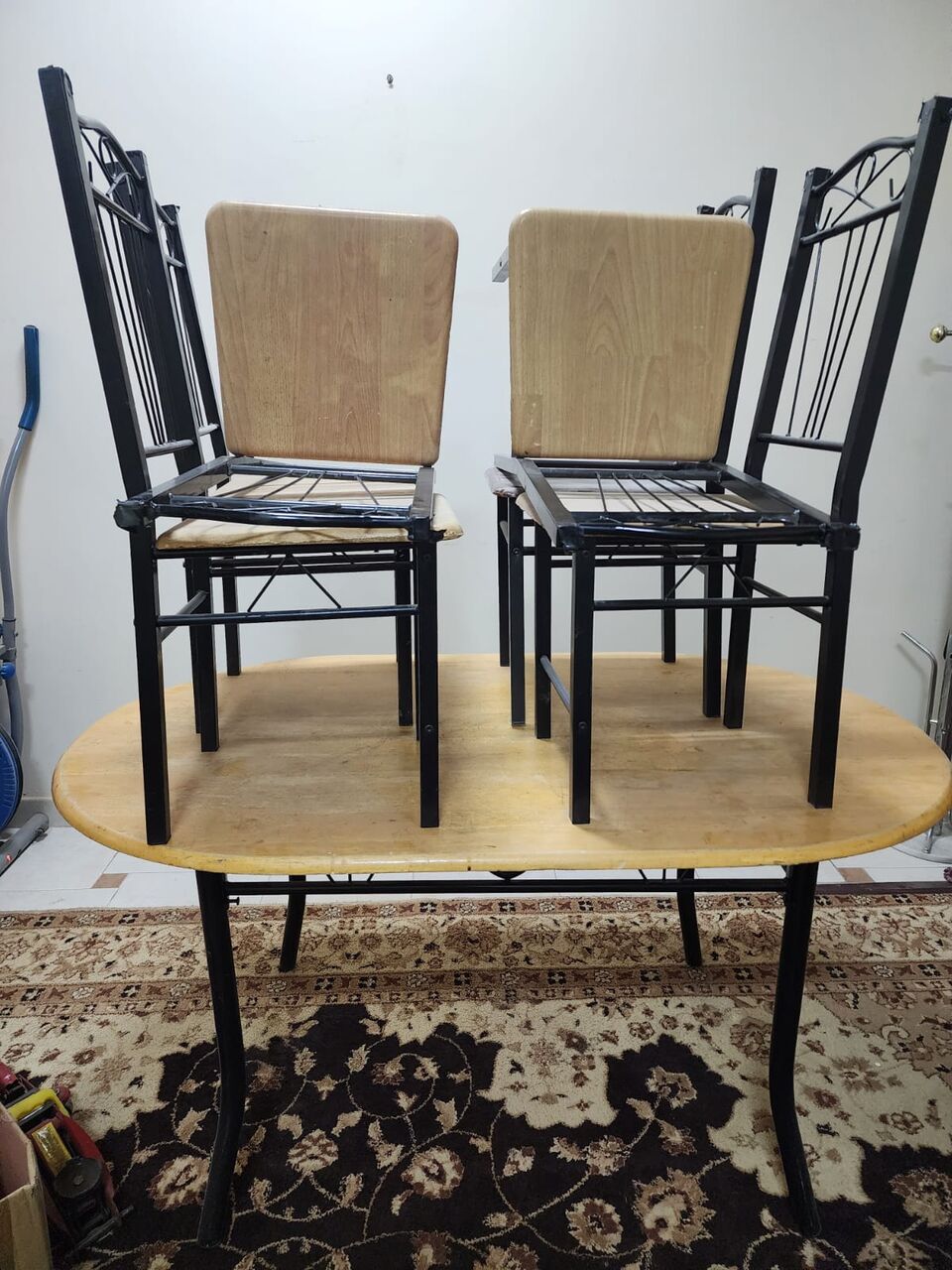 Al Mounsiyah, Furniture, SAR 200,  Dinner Table With 6 Chairs