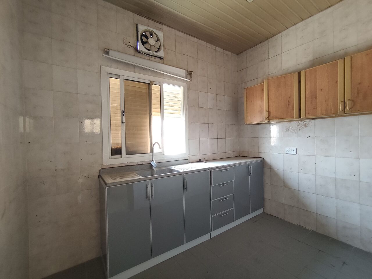 Zinj, Apartments, Flats, Houses & Villas, BHD 180/year,  2 BR,  Zinj:- 2Bhk Unfurnished Flat On Rent ,Close To Hala Plaza..