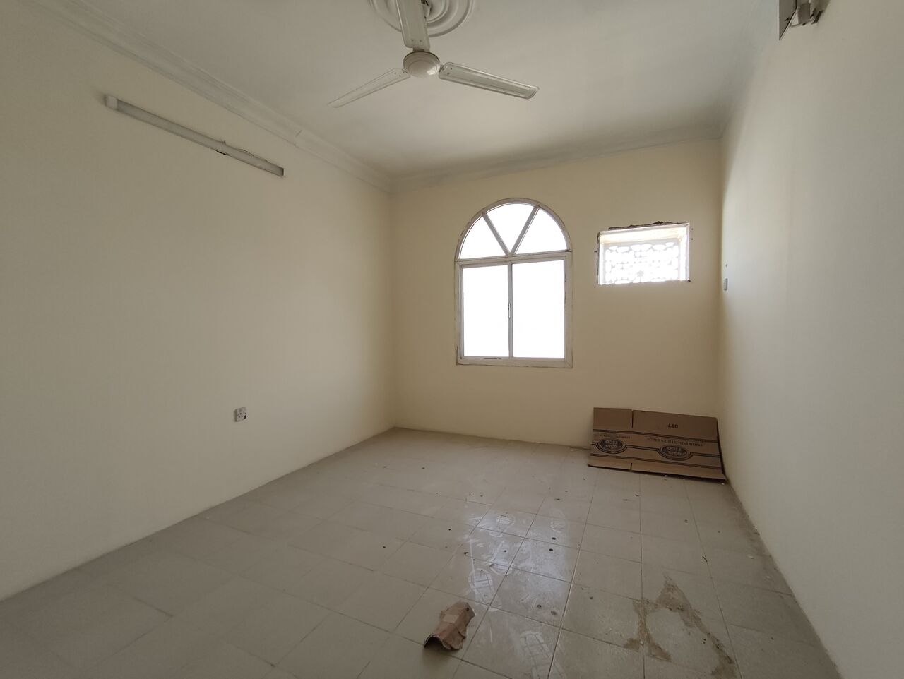Zinj, Apartments, Flats, Houses & Villas, BHD 180/year,  Furnished,  2 BR,  Zinj:- 2Bhk Unfurnished Flat On Rent ,Close To Hala Plaza..