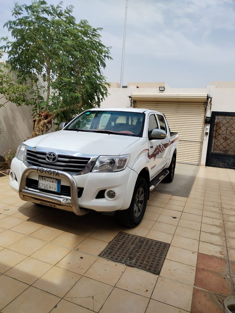 Jizan, Vehicles, Cars & Trucks , SAR 1,  Toyota Hilux SGLX,  2013,  Manual,  450000 KM,    &ndash; For Sale
