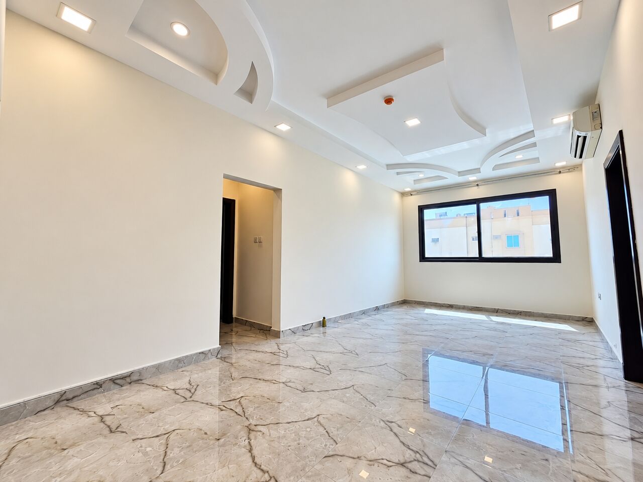 Hidd, Apartments, Flats, Houses & Villas, BHD 300/year,  3 BR,  Al Hidd City/High-end Apartment For Rent Half Furnished