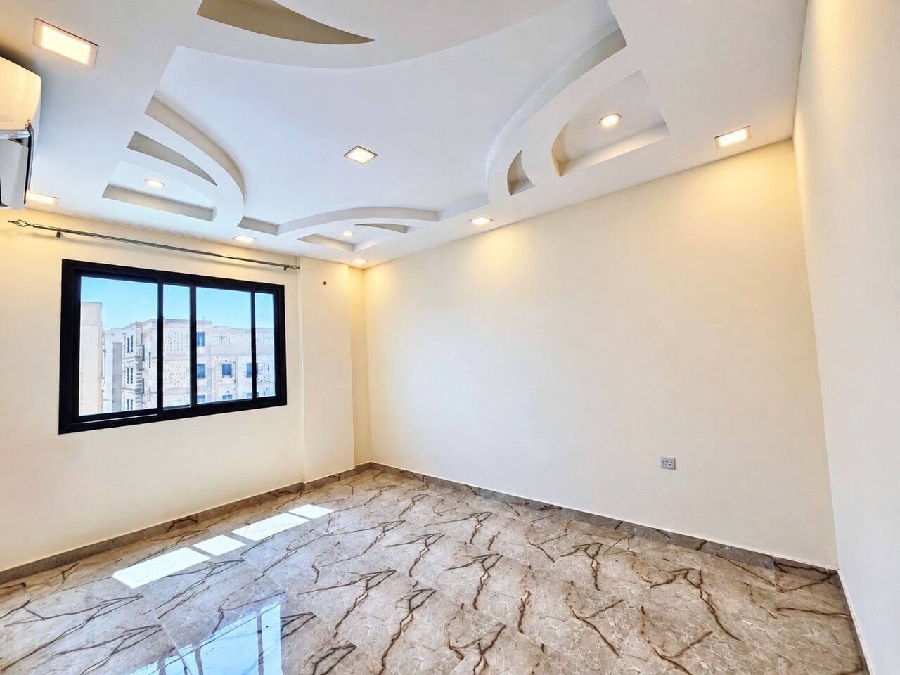 Hidd, Apartments, Flats, Houses & Villas, BHD 300/year,  3 BR,  Al Hidd City/High-end Apartment For Rent Half Furnished