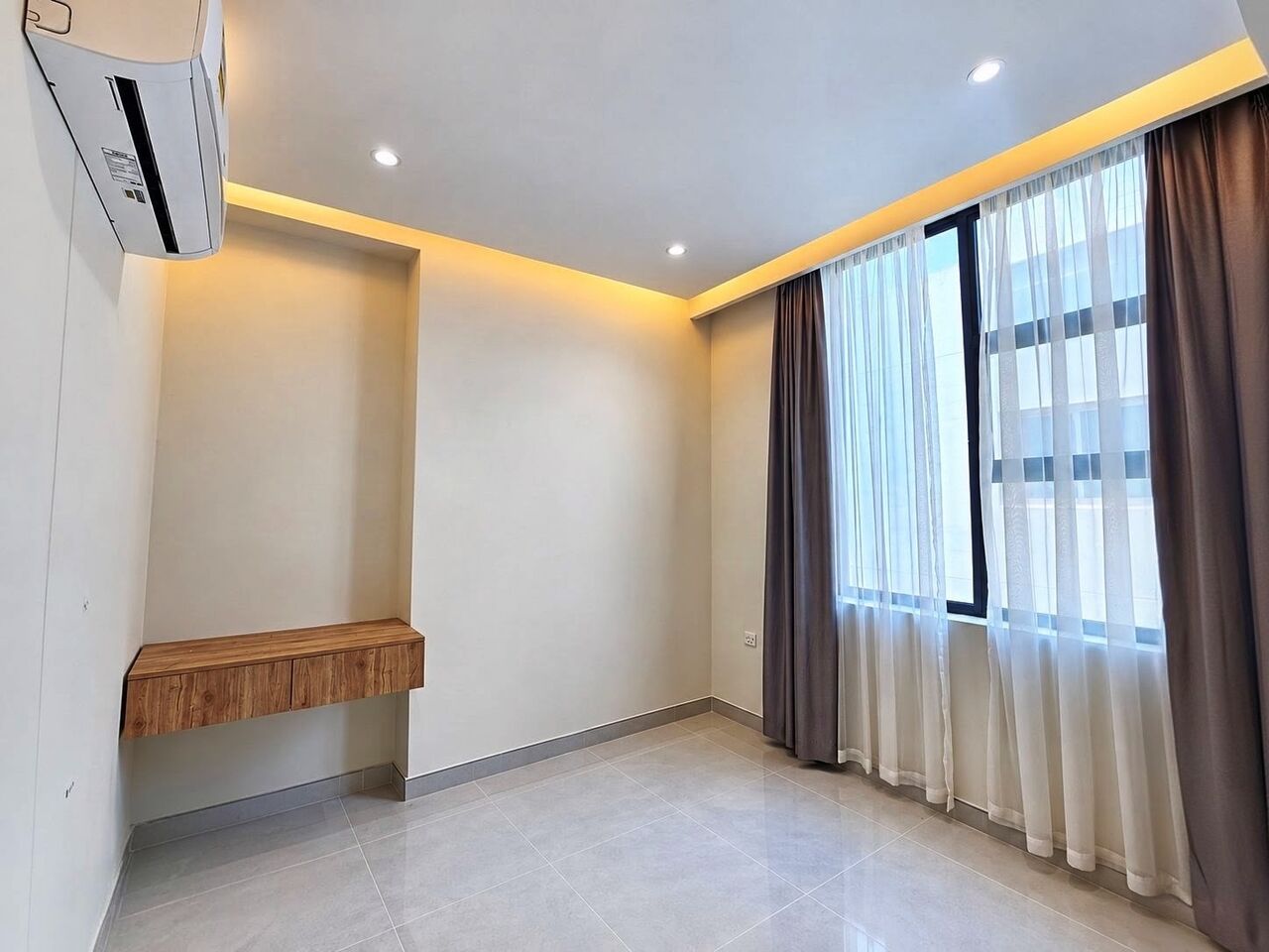 Hidd, Apartments, Flats, Houses & Villas, BHD 200/year,  1 BR,  Al Hidd City/High-end Apartment For Rent With AC & Curtains Including Electricity