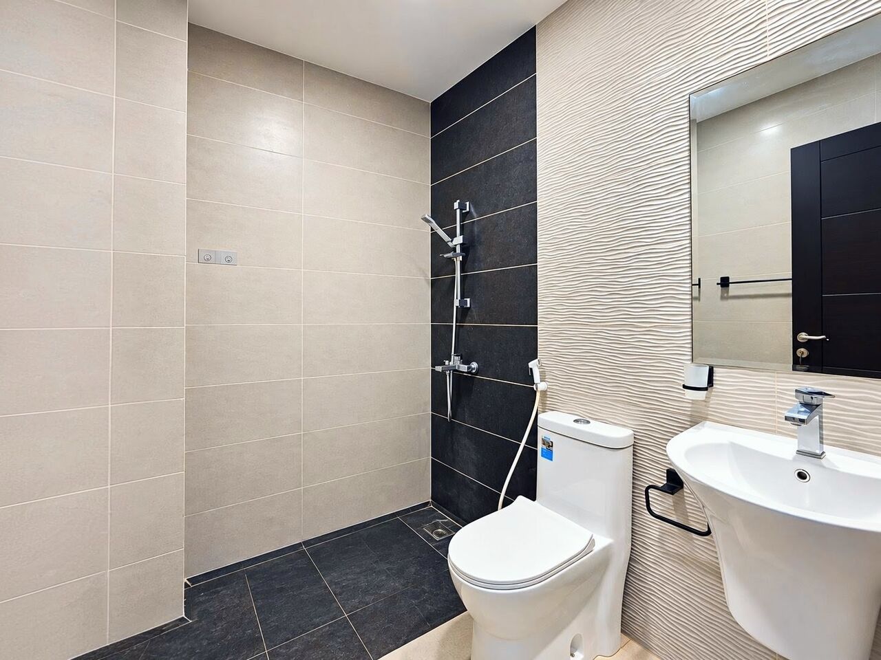 Hidd, Apartments, Flats, Houses & Villas, BHD 200/year,  1 BR,  Al Hidd City/High-end Apartment For Rent With AC & Curtains Including Electricity
