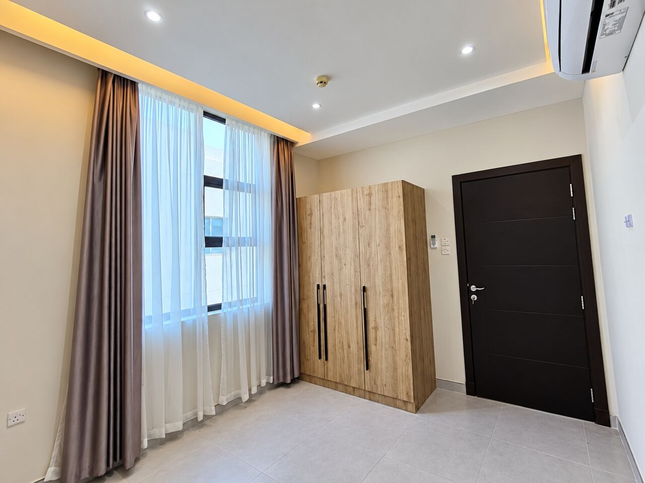 Hidd, Apartments, Flats, Houses & Villas, BHD 200/year,  1 BR,  Al Hidd City/High-end Apartment For Rent With AC & Curtains Including Electricity
