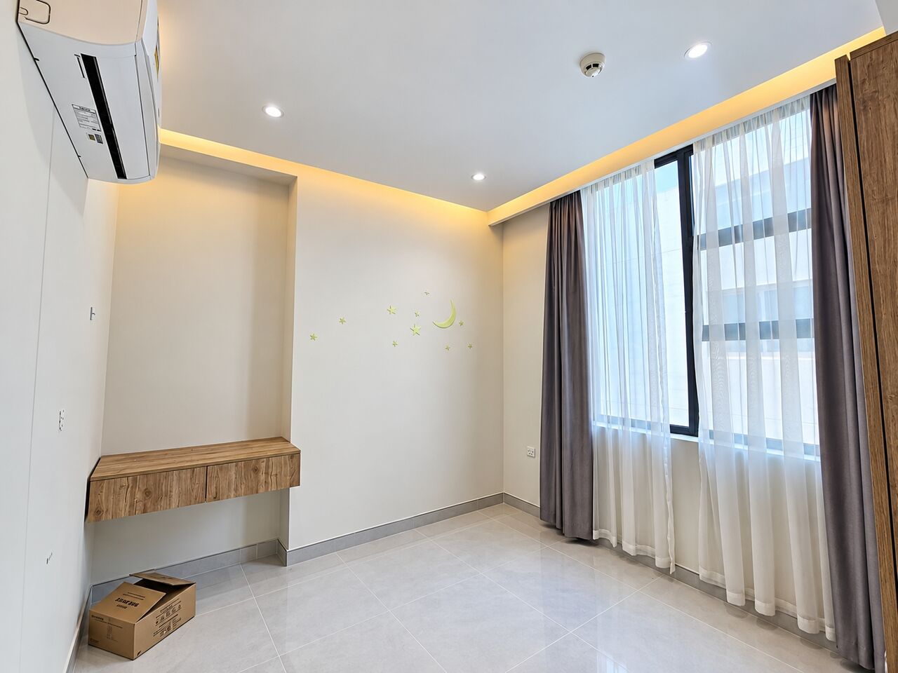 Hidd, Apartments, Flats, Houses & Villas, BHD 200/year,  1 BR,  Al Hidd City/High-end Apartment For Rent With AC & Curtains Including Electricity