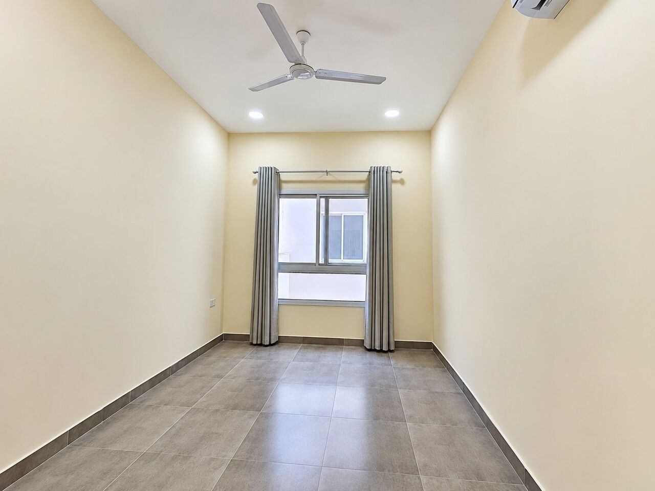 Hidd, Apartments, Flats, Houses & Villas, BHD 255/year,  3 BR,  Al Hidd City/High-end Apartment For Rent With Air Conditioning Including Electric Limits