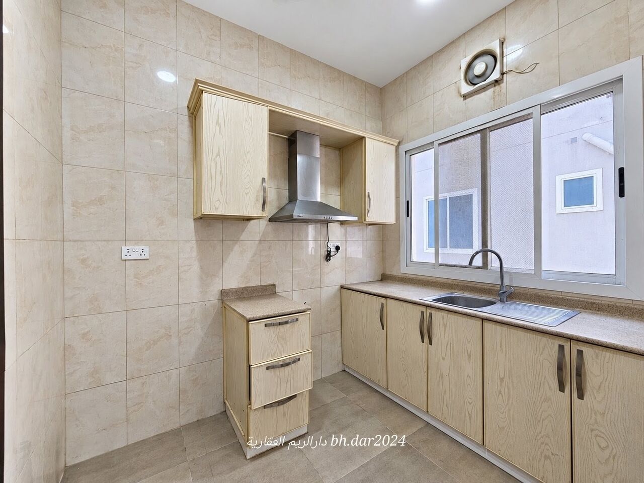 Hidd, Apartments, Flats, Houses & Villas, BHD 255/year,  3 BR,  Al Hidd City/High-end Apartment For Rent With Air Conditioning Including Electric Limits