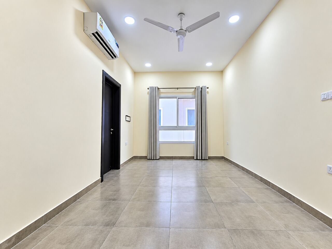 Hidd, Apartments, Flats, Houses & Villas, BHD 255/year,  3 BR,  Al Hidd City/High-end Apartment For Rent With Air Conditioning Including Electric Limits
