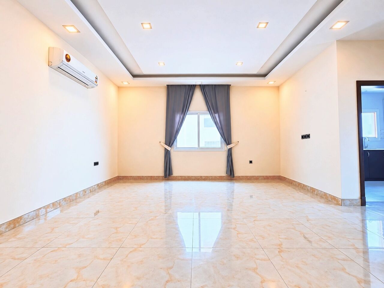 Hidd, Apartments, Flats, Houses & Villas, BHD 270/year,  3 BR,  Al Hidd City/High-Furnished Rental Apartment Half-Furnished