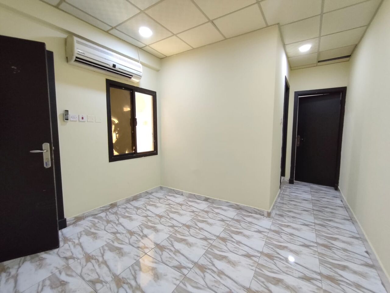 Busaiteen, Apartments, Flats, Houses & Villas, BHD 130/year,  1 BR,  Busaiteen:- Studio Flat On Rent With Unlimited Ewa..
