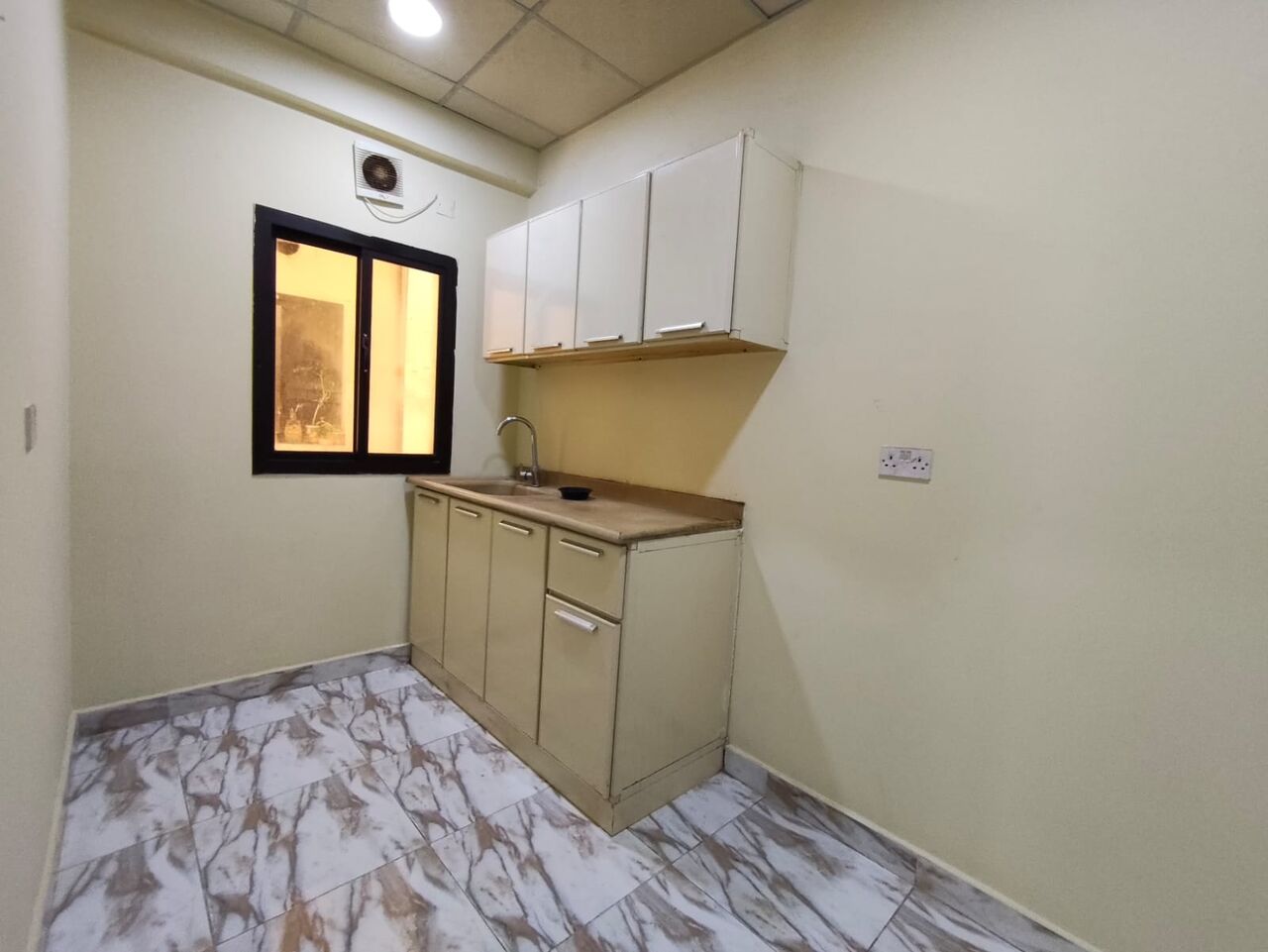 Busaiteen, Apartments, Flats, Houses & Villas, BHD 130/year,  1 BR,  Busaiteen:- Studio Flat On Rent With Unlimited Ewa..