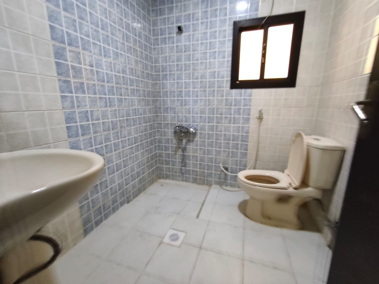 Busaiteen, Apartments, Flats, Houses & Villas, BHD 130/year,  1 BR,  Busaiteen:- Studio Flat On Rent With Unlimited Ewa..
