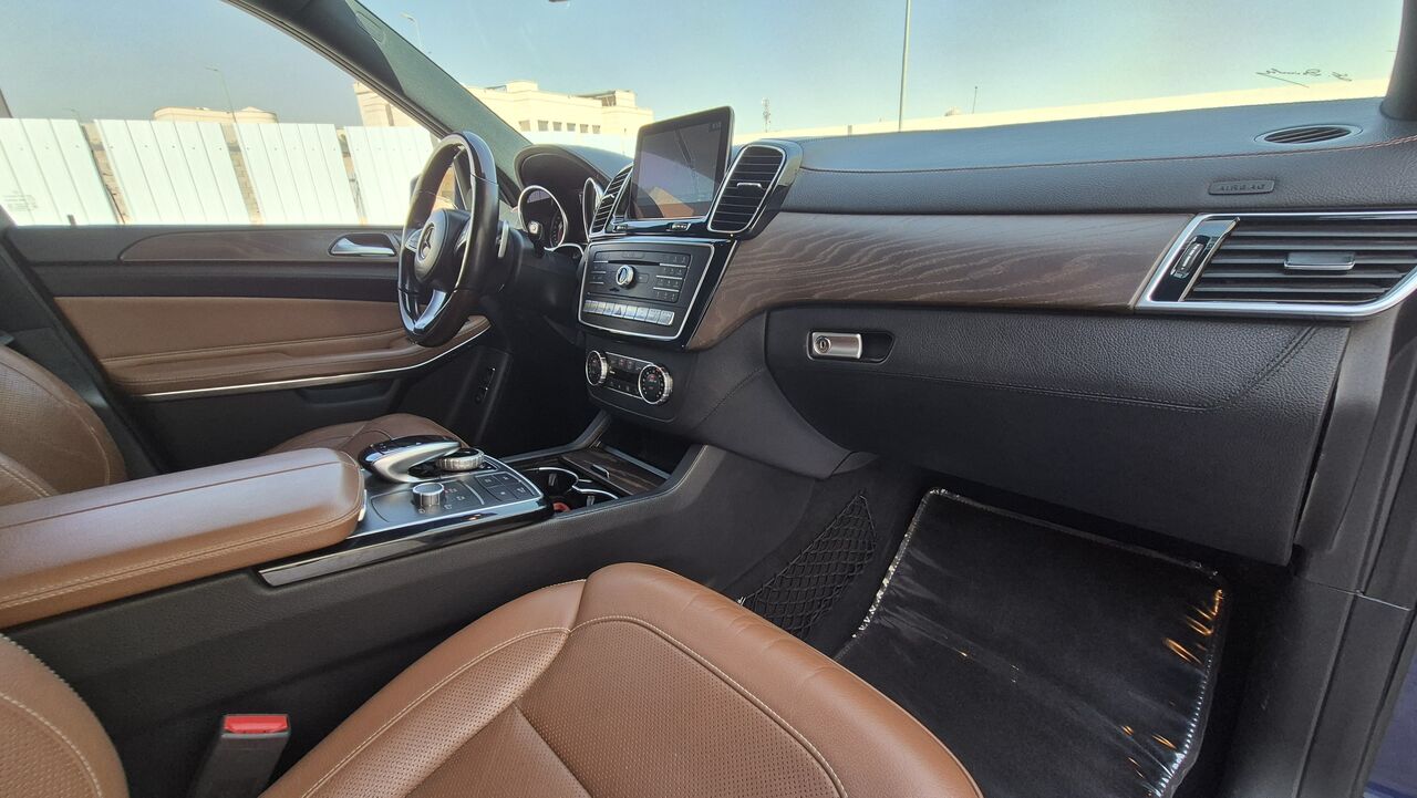 Riyadh, Vehicles, Cars & Trucks , Mercedes-Benz GLS,  2018,  Automatic,  183000 KM,  Mercedes GLS500  Juffali Mint Condition